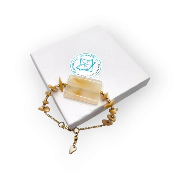 Peach Agate, Mother of Pearl Gold plated chain clasp bracelet - Picture 3 of 3